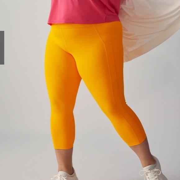 NWOT Athleta Ultimate Stash II Capri - Picture 3 of 16